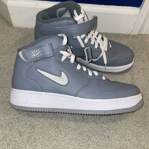 Nike AIr Force 1 Mid